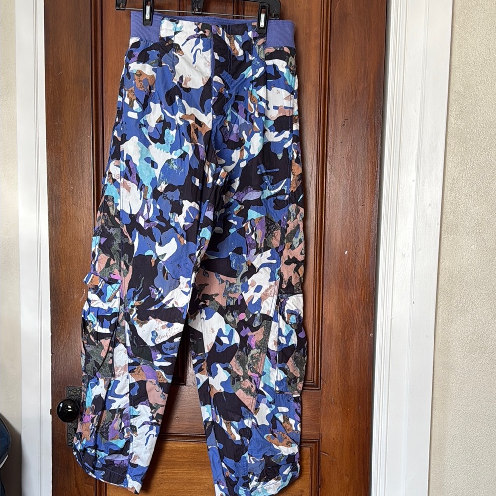 Multicolor Camouflage Cargo Pants
Women’s size M